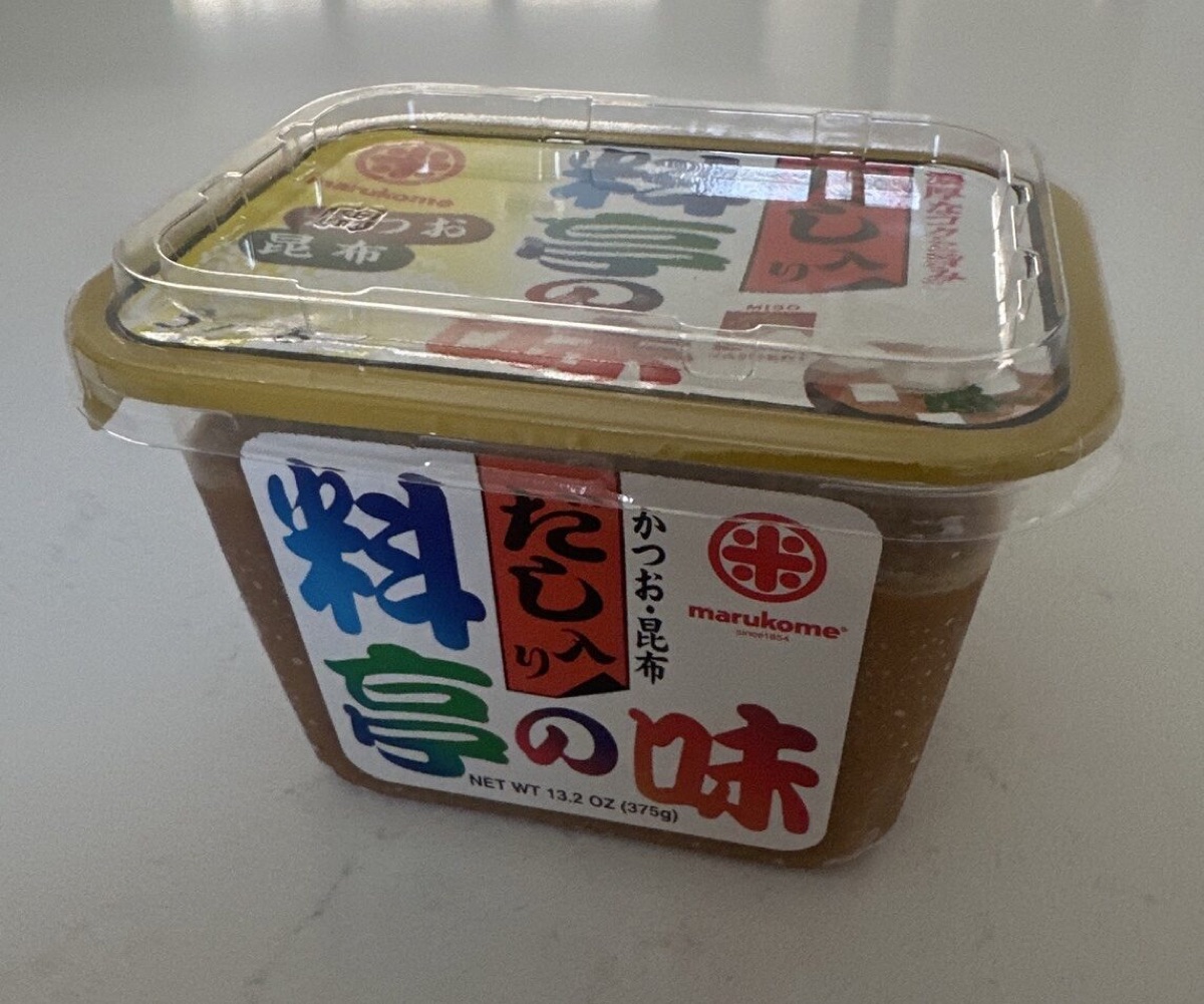 Marukome miso tub showing the Japanese product name 料亭の味.